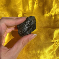 Piedra en bruto turmalina negra